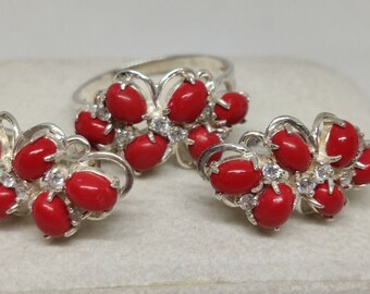 Belle parure de bijoux en argent ! Bague et boucles d'oreilles avec pierre rouge.