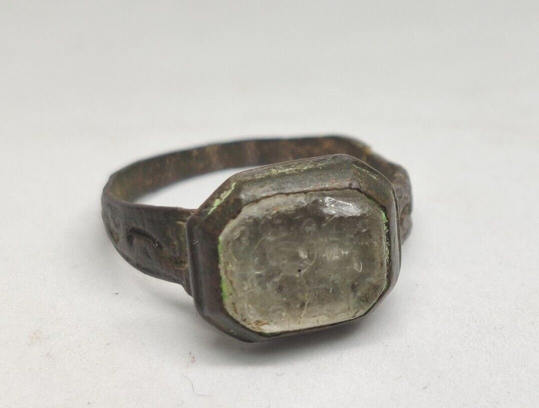 Ornamento romano-orientale, anello in bronzo, Italia