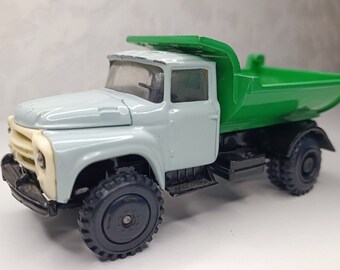 ZIL 130 mmz 555 dump truck - scale collectible model of the car - 1/43 USSR.