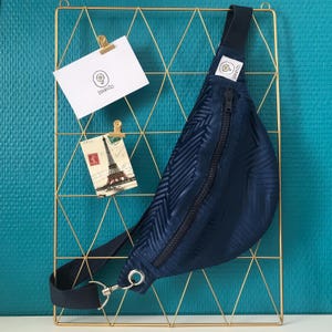 Personalisierte Gürteltasche, handgefertigt, mit oder ohne Stickerei, M- oder L-Format