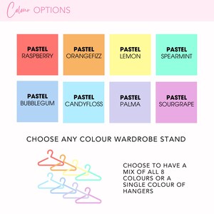 Puede incluir: Un gr&aacute;fico que muestra ocho opciones de color pastel para un soporte de armario. Los colores son frambuesa pastel, naranja fizz, lim&oacute;n, menta, chicle, algod&oacute;n de az&uacute;car, palma y uva agria. El texto dice "Elige cualquier color de soporte de armario" y "Elige tener una mezcla de los 8 colores o un solo color de perchas".