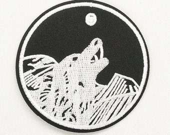 Howling Wolf - Iron on patch - Embroided patch - Applique