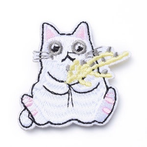 Fat white cat -Iron on patch - Embroided patch - Applique