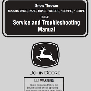 Puede incluir: Un manual de servicio John Deere gris y blanco para quitanieves. El manual incluye el texto "Manual de servicio y solución de problemas" y el logotipo de John Deere, con un ciervo blanco. Los modelos cubiertos son 726E, 827E, 1028E, 1330SE, 1332PE y 1338PE.
