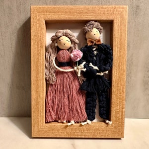 S Personalized Braid/Macrame Doll in Frame | Macrame Couple Portrait | Macrame Doll Wall Hanging | Anniversary Gift | Wedding Gift
