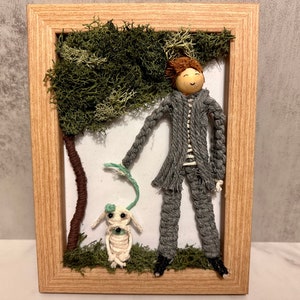 M Personalized Macrame Doll in Frame | Macrame Portrait | Macrame Doll Wall Hanging | Birthday Gift | Groomsman Gift | Preserved Moss