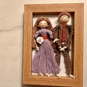 S Personalized Macrame Doll in Frame | Macrame Couple Portrait | Macrame Doll Wall Hanging | Anniversary Gift | Wedding Gift