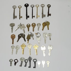 Lot Vintage Old Antique Skeleton Car Auto Jewelry Box Diary Keys