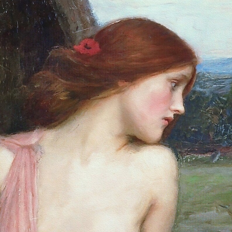 K&ouml;nnte beinhalten: Ein Nahaufnahme-Portr&auml;t einer Frau mit langen, roten Haaren. Sie tr&auml;gt einen rosafarbenen Schal und hat eine rote Blume im Haar. Ihr Gesicht ist zur Seite gewandt und sie hat einen sanften, vertr&auml;umten Ausdruck.