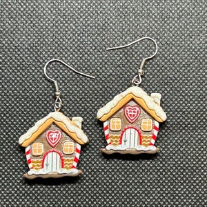 Brincos pendurados de Natal em 3D com ganchos de resina em aço inoxidável para casa de gengibre