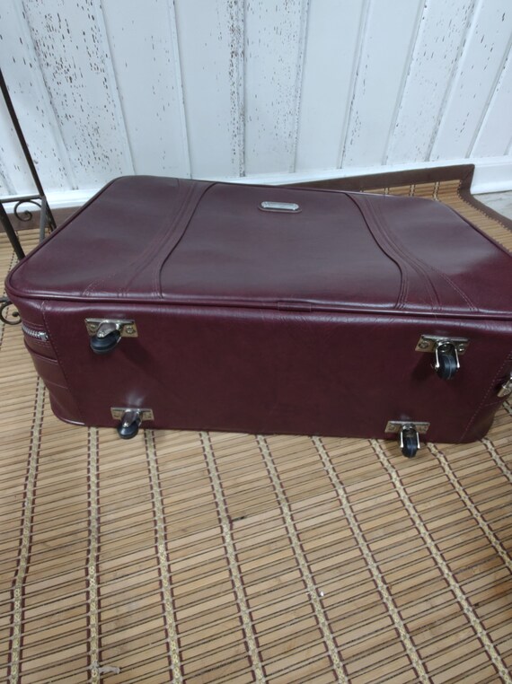 Gorgeous vintage burgundy American Tourister lugg… - image 8