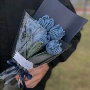 Fleurs de tulipe au crochet, fleur de tulipe tricotée, bouquet de fleurs, cadeau de la Saint-Valentin, envoyer un petit ami, bouquet au crochet, cadeau de la fête des mères