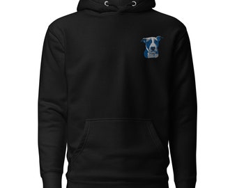 Puede incluir: Sudadera con capucha negra con una pequeña imagen bordada de un perro azul y blanco en el pecho izquierdo.