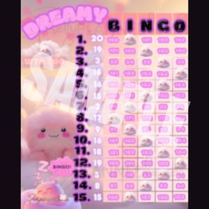 Könnte beinhalten: Ein rosa-lila Dreamy Bingo-Spielbrett mit Wolken- und Sternthema. Das Brett zeigt Zahlen, wolkenförmige Bilder und das Wort "Bingo". Der Text "Dreamy" befindet sich oben.