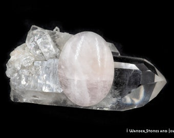 Cabochon en quartz rose, forme ovale