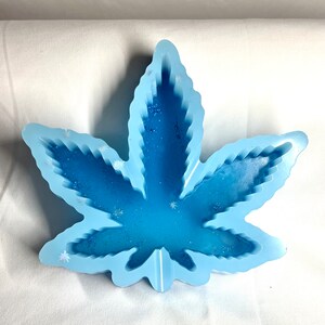 Pot Leaf Ashtray (light&dark blue)