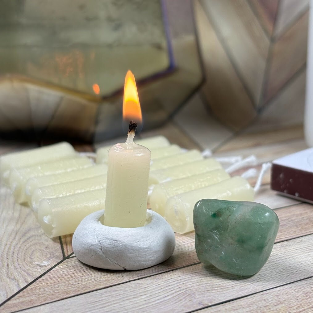 Handcrafted 15-Minute Meditation Candle with Aventurine Crystal, Aventurine  for Good Luck, 15 minute mini Beeswax Meditation Candle