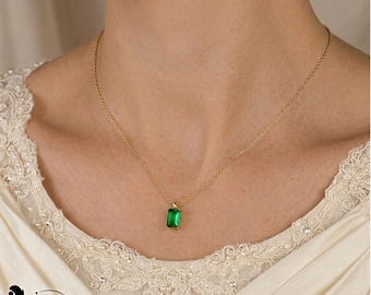 Collar de esmeraldas, delicada joyería de piedra natal, collar con talla esmeralda, collar con colgante verde, regalos de aniversario