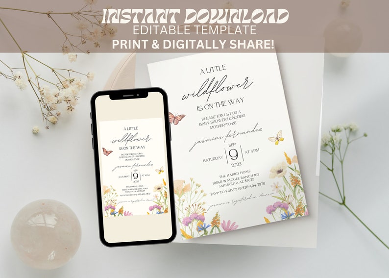 Puede incluir: Una invitaci&oacute;n de baby shower imprimible con un dise&ntilde;o floral y mariposas. El texto dice "A Little Wildflower is on the Way" e incluye la fecha, la hora y la ubicaci&oacute;n del evento.