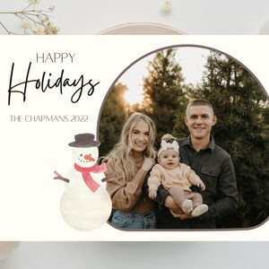 Pupazzo di neve buone feste (cartolina di buon Natale, cartolina fotografica di famiglia, cartolina di buone vacanze, carta modello canva, carta di famiglia chrismtas, revisione dell'anno