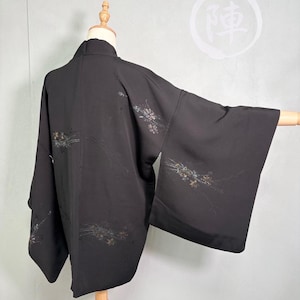 Z34 Vintage Japanese Black Silk Haori – Men's/Unisex Kimono Jacket floral pattern with Illustrated Silk Lining – 1960s–1990s