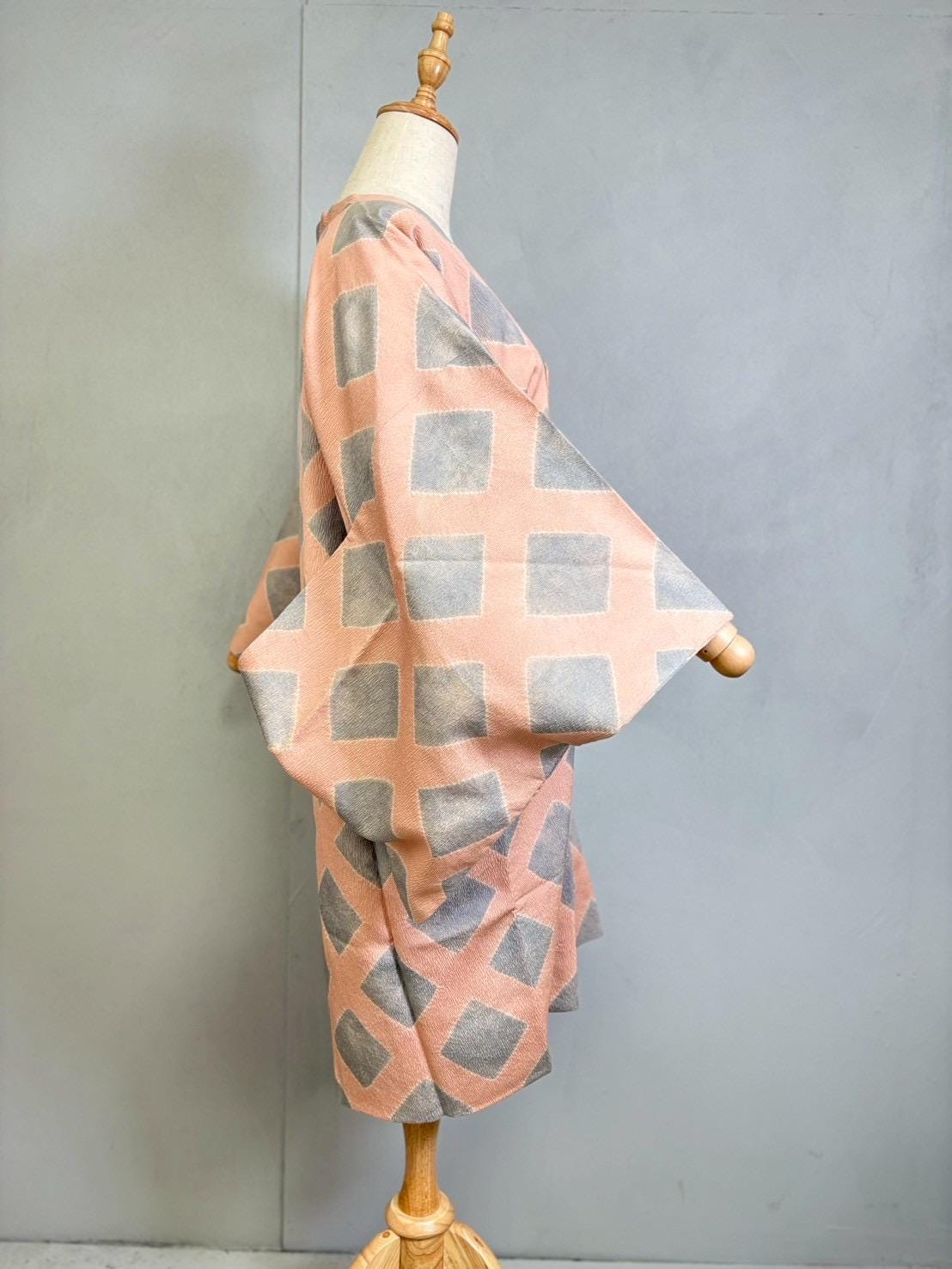 Z79 Vintage Japanese Michiyuki Coat Pastel Peach & Silver Diamond