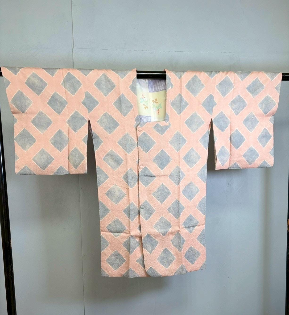 Z79 Vintage Japanese Michiyuki Coat Pastel Peach & Silver Diamond