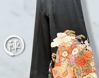Gerecyclede kimono met wijde pijpen – Zwarte zijde met Hanaguruma (bloemenkar) motief – Gouden draadborduurwerk – Vintage Japanse kimono – Handgemaakt