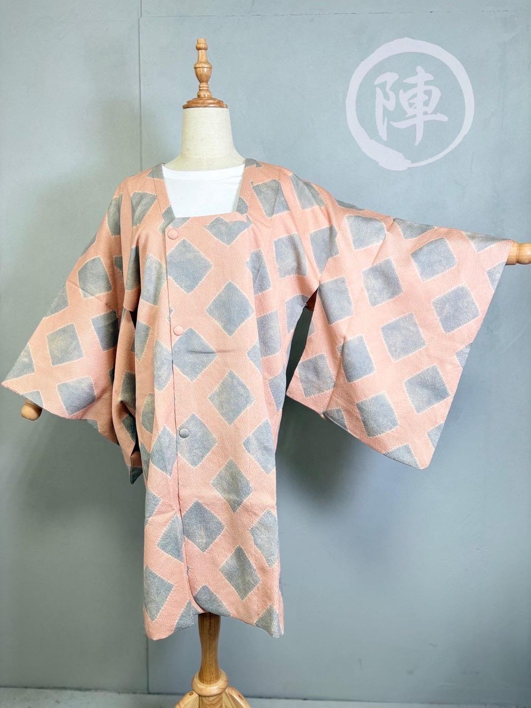 みゆきっち　ベージュ Z79 Vintage Japanese Michiyuki Coat Pastel Peach & Silver Diamond