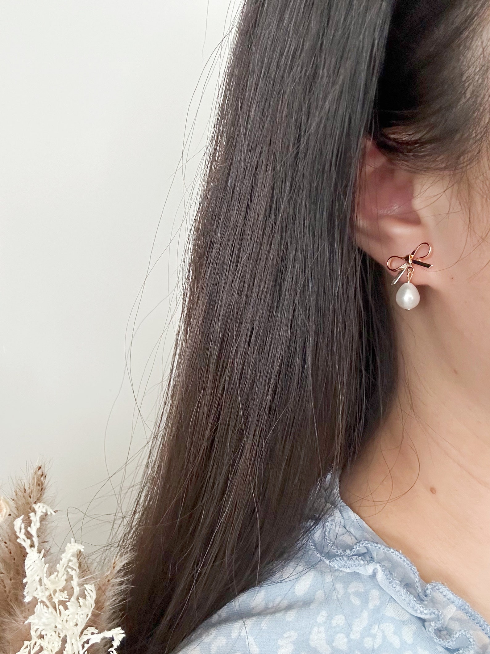 PEARL BEADED BOW EARRING