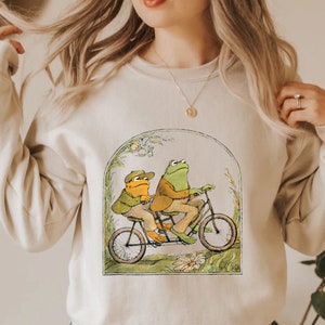 Frog And Toad Sweatshirt, Cute Frog Shirt, Frog and Toad Unisex T-shirt, Vintage Classic Book, Cottage core Aesthetic, Book Lover Sweatshirt