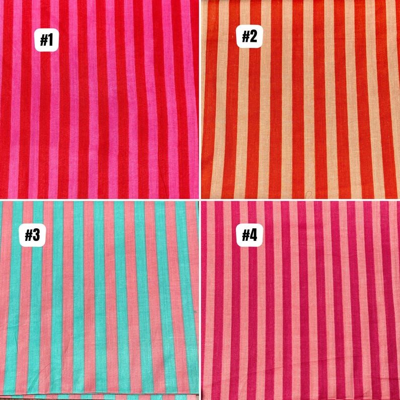 Op de afbeelding: Vier stoffstalen met verticale strepen in verschillende kleurencombinaties. De stalen bevatten rood en roze, oranje en beige, blauwgroen en roze en tinten roze. Elk staal is genummerd.