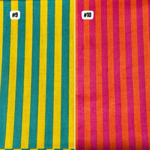 Op de afbeelding: Twee stoffen stalen met verticale strepen. E&eacute;n heeft teal, gele en gouden strepen. De andere heeft roze, oranje en rode strepen. De stalen zijn genummerd met de nummers #9 en #10.