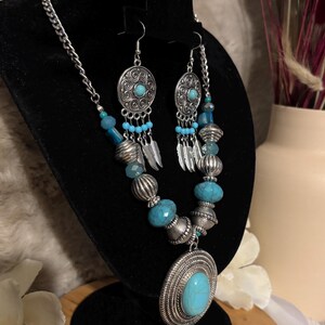 Collier Plastron Amérindien Ancien En Chaîne Et Turquoise - Occasion - Style Bohème