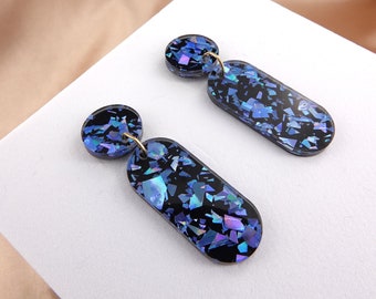 Boucles d'oreilles géométriques en acrylique à sequins bleus radieux — Accessoires modernes minimalistes fabriqués à la main pour toutes les occasions. Plus de couleurs disponibles.