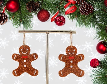 Douce ambiance des Fêtes ! Créoles en acrylique faites main bonhomme en pain d'épice - Bijoux de Noël uniques.