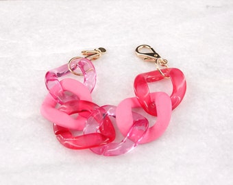 Boho Chic handmade chain bracelet made of pink shades XXL links: elegant adjustable wrist jewelry for women.