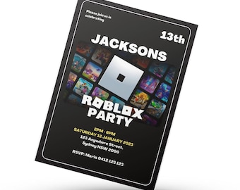 Puede incluir: Invitación negra y dorada para una fiesta de cumpleaños número 13 con temática de Roblox. La invitación presenta un logotipo de Roblox y el texto "Jacksons Roblox Party".