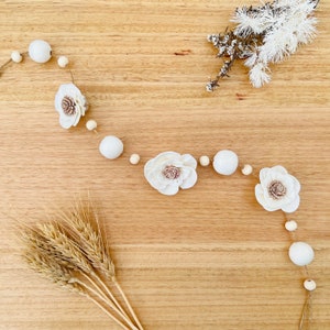 Flourish Floral Garland - Shredding and Chewing Toy for Birds