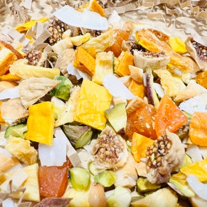 Tropical Paradise Treat Blend - Foraging Blend for Birds