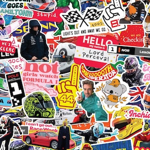 Op de afbeelding: Een collage van kleurrijke stickers met Formule 1-thema's. De stickers bevatten logo's, namen van coureurs en zinnen zoals "Lights Out and Away We Go", "Smooth Operator" en "Enjoy Butte".