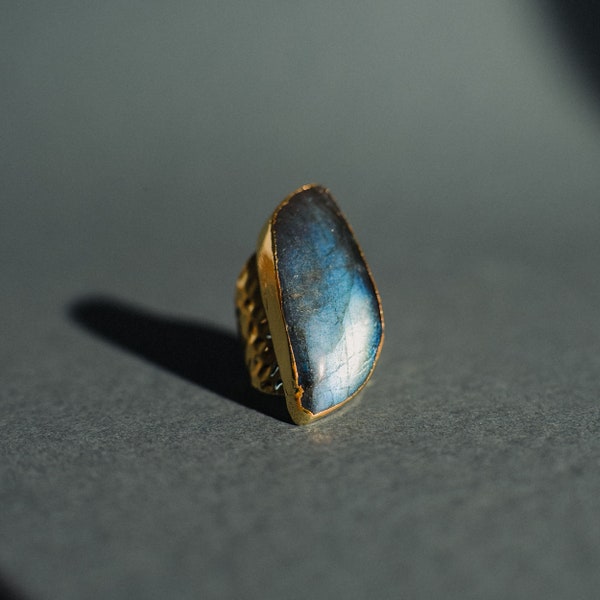 Anello labradorite, anello di pietra dell'equilibrio, regalo per il migliore amico