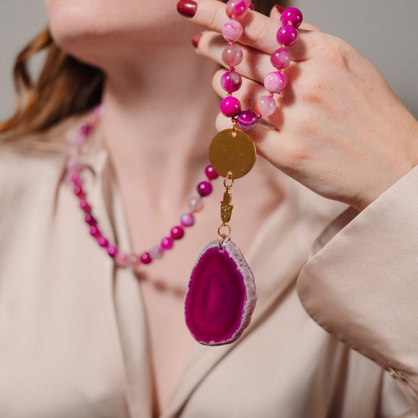 Collier en pierre naturelle, collier fuchsia, pierre de guérison, cadeau personnalisé