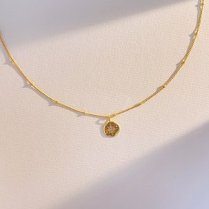 Halskette mit Scheiben-Stern-Anhänger, goldene himmlische Layering-Halskette, zierliche Stern-Halskette, minimalistischer Schmuck für Frauen