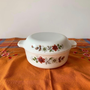 SOVIREL Frankrike två vintage kastruller i mjölkglas med lock i härdat glas från 1970-talet