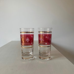 Pair of glasses in fine cyclamic pink etched glass and Murano gold profiles made in Italy from the 1950s