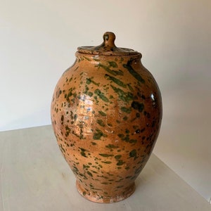 Jarrón antiguo con tapa hecho a mano en Italia de los años 30