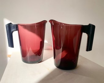 Vintage VERECO / DURALEX France tempered glass carafe from the 70s in cyclamen pink.