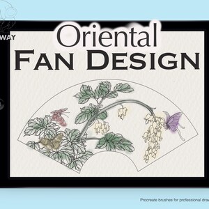 Op de afbeelding: Een digitale illustratie van een oosterse waaiervormig ontwerp met een bloemenmotief en vlinders. Het ontwerp toont een tak met bladeren, bloemen en twee vlinders, een paarse en een rode. De tekst "Oriental FAN DESIGN" wordt bovenaan de afbeelding weergegeven.