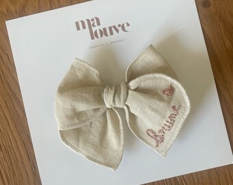 Barrette noeud beige à personnaliser avec le prénom de votre enfant / noeud broderie à la main / petite fille/ bébé / noeud personnalisé